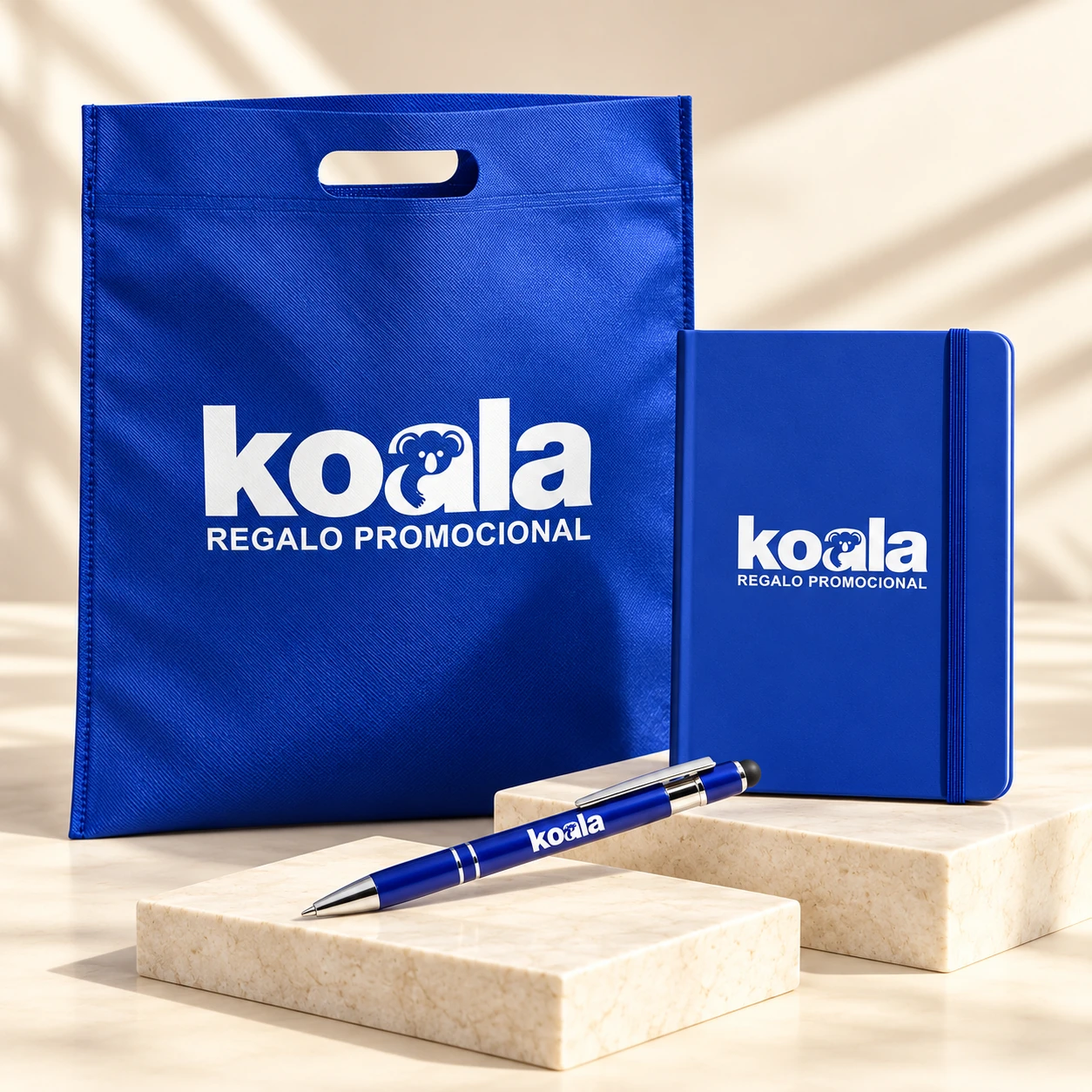 Pack Ferias & Congresos: Bolsa con asa troquelada, libreta con cierre elástico y bolígrafo con puntero táctil.