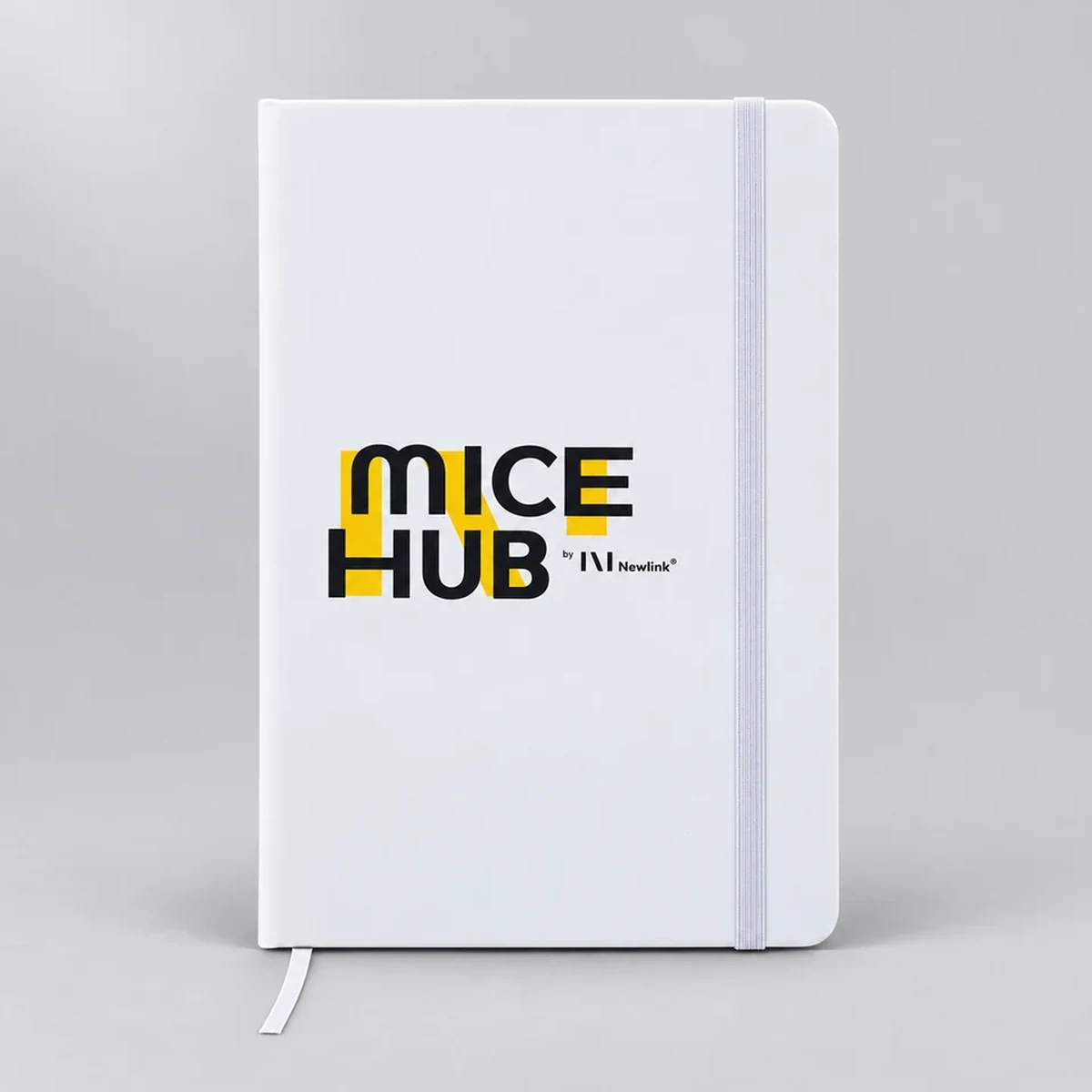 Libreta MICE HUB: producto personalizado con el logotipo original, fotografía retocada de estudio